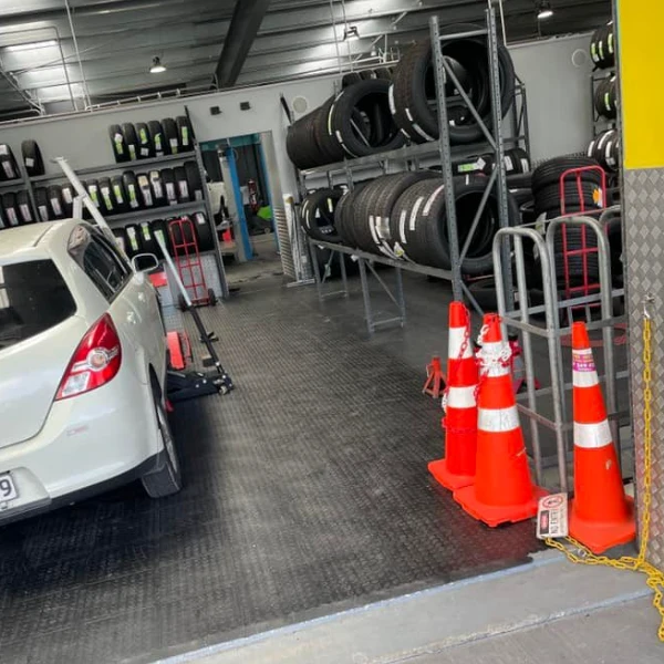 Rubber Interlock Flooring NZG1 Rubber Mat interlocking flooring NZ Grinders Tauranga
