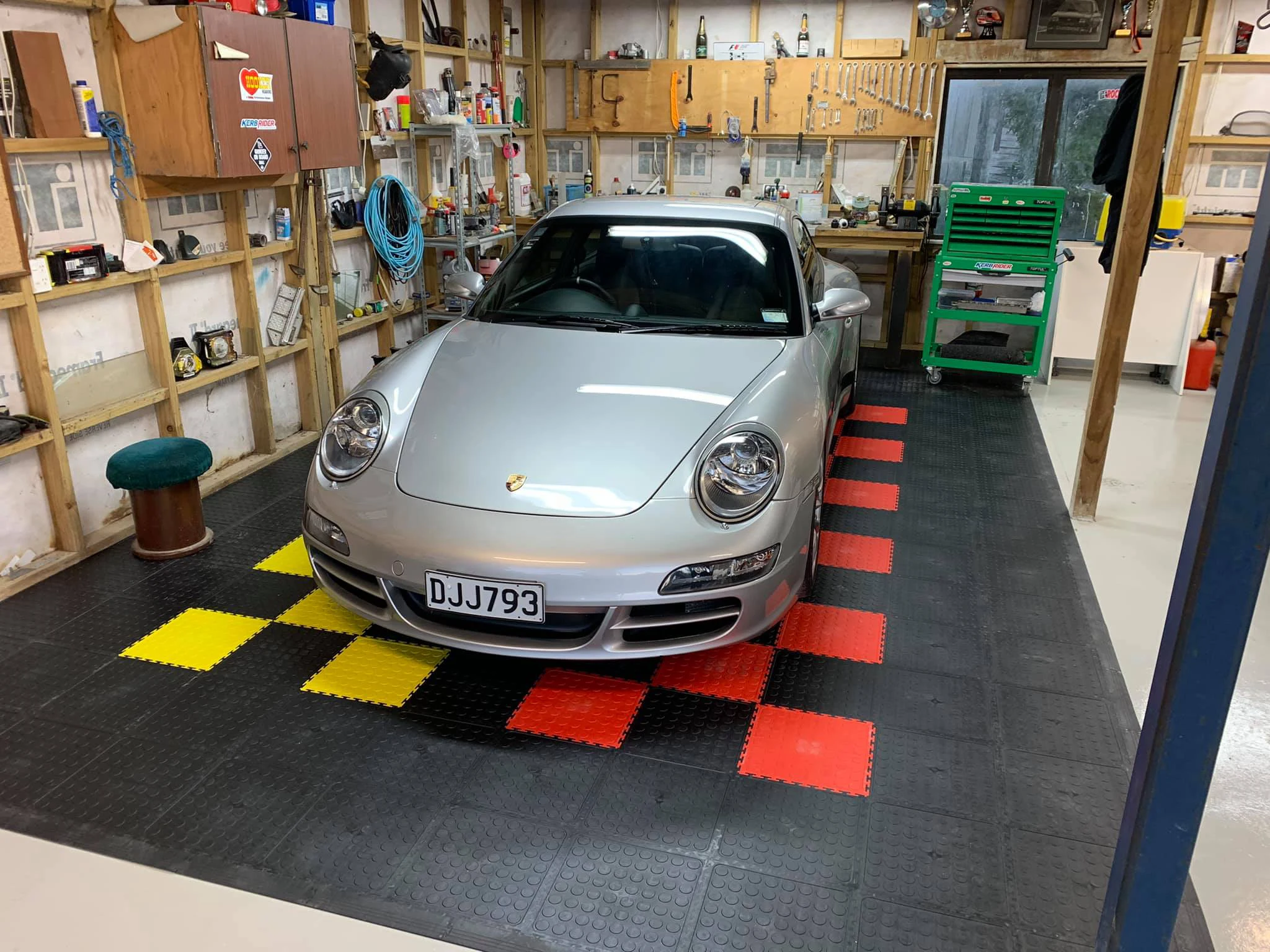 rubber interlock matting NZ Grinders Tauranga rubber mat Tauranga in garage floor